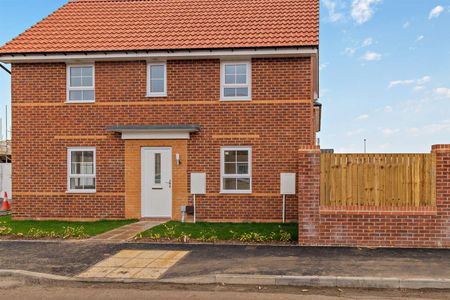 3 Bedroom Detached House for rent in Davy Road, New Rossington, Doncaster - Photo 2