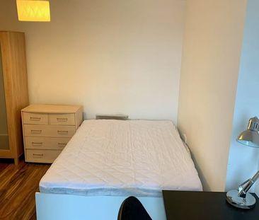 Room in a Shared House, Trinity Court, M15 - Photo 2