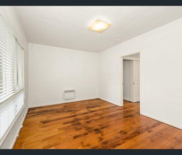 Charming Two Bedroom Apartment in Cheltenham's Golden Triangle - Photo 5