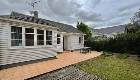 Location and Comfort In One Tree Hill - Photo 2