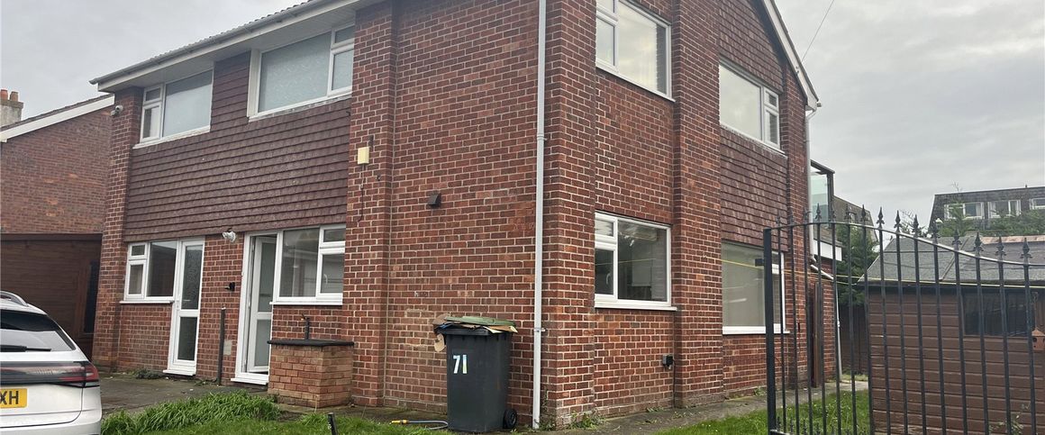 4 bedroom house to rent Southwood Road, Hayling Island, Hampshire, PO11 - Photo 1