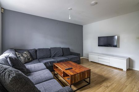 6 bedroom terraced house to rent - Photo 2