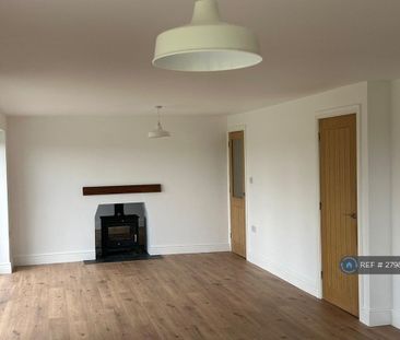 4 bedroom semi-detached house to rent - Photo 2