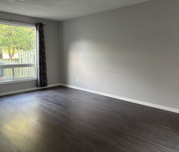 For Lease - 322 Scottsdale Drive, Guelph, Ontario - Photo 4