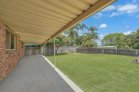 Comfortable Living in a Quiet, Leafy Street - Photo 5