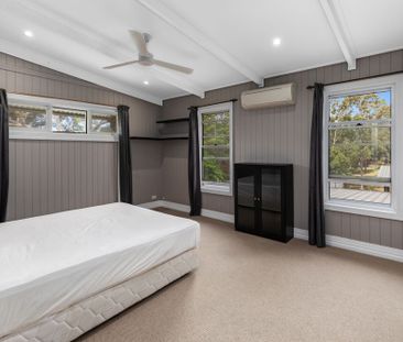 Spacious Family Home with Swimming Pool - Photo 3