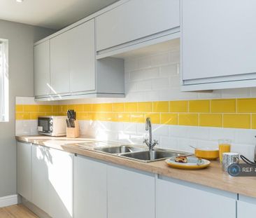 1 bedroom in a house share to rent - Photo 4