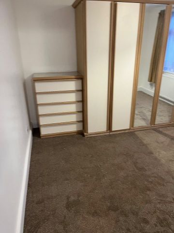 5 Bed Semi-Detached House, Hay Lane, NW9 - Photo 4