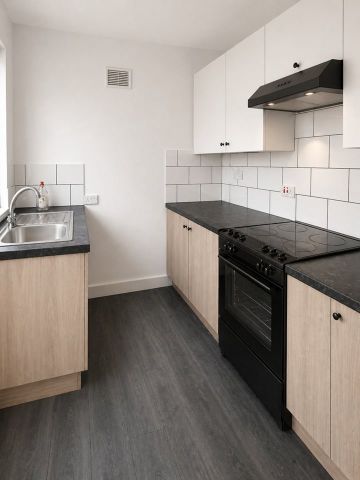 2 Bed Semi-Detached House, Stokes St, M11 - Photo 5