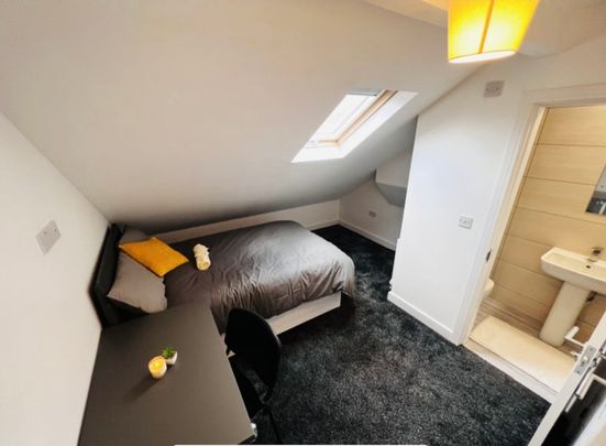 🏠Spacious Double En Suite rooms available NOW🏠 - Photo 1