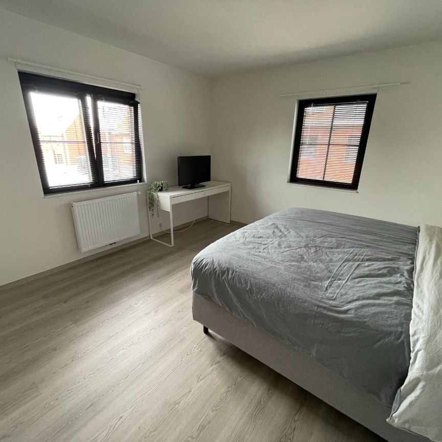 Drie slaapkamer EENGEZINSWONING met garage & tuin - Photo 1