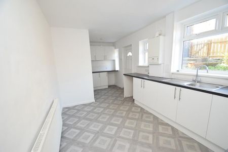 3 bedroom terraced house to rent - Photo 2
