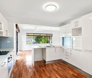 FAMILY LIVING IN A CONVENIENT LOCATION - Photo 4