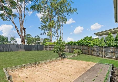 Beautiful Modern Home close to Amenities - Photo 2