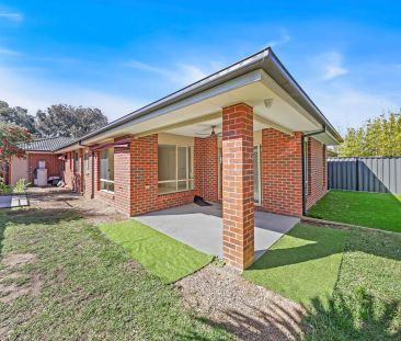 “Stunning Family Home” - Photo 5