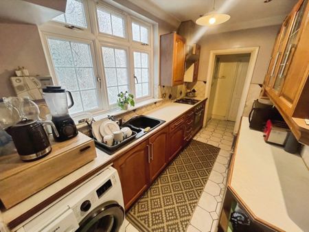 4 bedroom House To Let - Photo 4