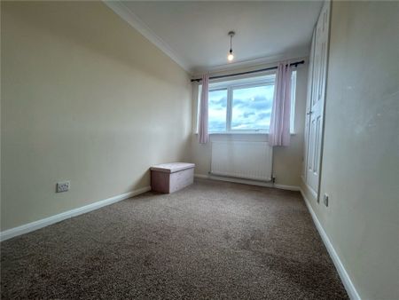 3 Bedroom House - Reeves Way, Bursledon - Photo 4