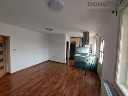 Pronájem nového bytu 2+kk, balkón – Masarykovo náměstí, HK - Photo 2