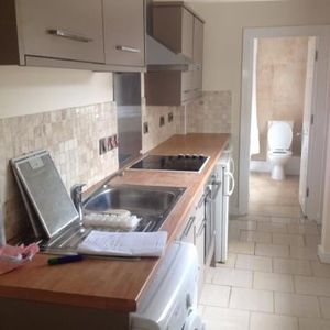 Room in a Shared House, Windermere Road, NG7 - Photo 2