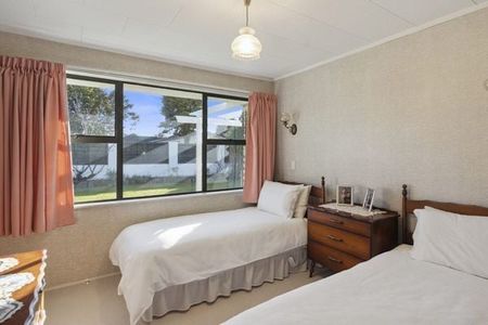 Charming 3BR Home in Glenholme - Photo 3