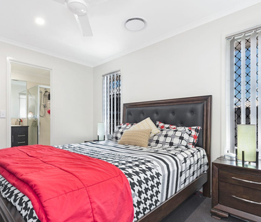 Modern Family Home in Narangba - Photo 2