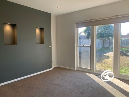 2 Savage Street, 3810, Pakenham Vic - Photo 2