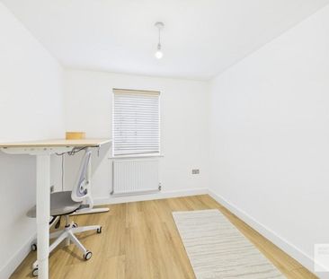 4 bedroom semi-detached house to rent - Photo 5