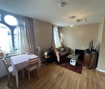 2 Bed Flat, Dover Place, BS8 - Photo 1
