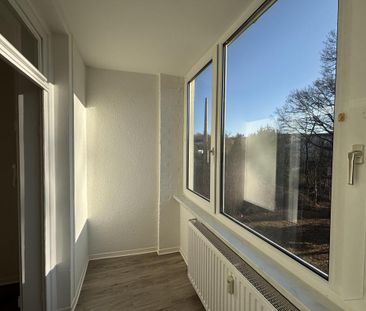 Attraktive 3-Zimmer-Wohnung mit Einbauküche und Loggia in Chemnitz-... - Foto 4