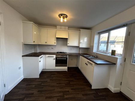 2 bedroom end of terrace house to rent - Photo 3