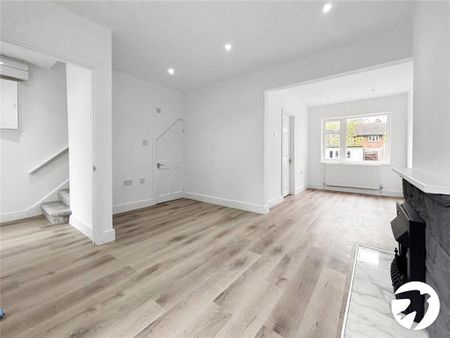 2 bedroom end of terrace house to rent - Photo 4