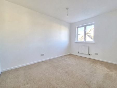 3 bedroom end of terrace house to rent - Photo 2