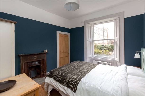 A gorgeous main door one bedroom Victorian ground floor Colony flat, boasting a mix of period and contemporary design. - Photo 1