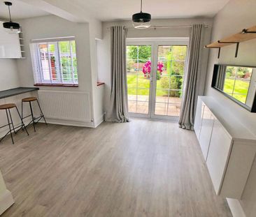 4 bedroom semi-detached house to rent - Photo 3