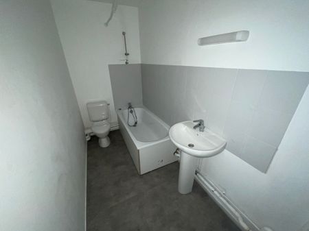 Location - Appartement T2 - 52 m² - Étupes - Photo 2