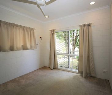 Location Location - Airconditioned - Extra Hobby Room - Fully Fenced - Photo 6