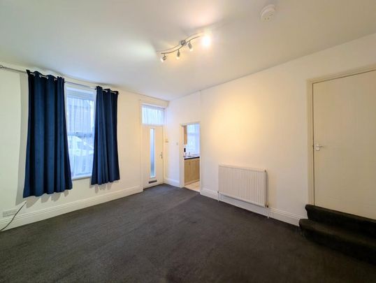2 bedroom end of terrace house to rent - Photo 1