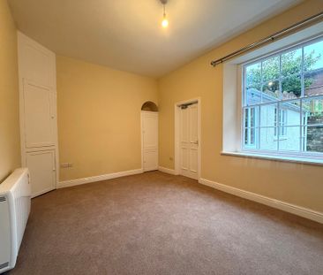 2 bed ground floor flat to rent in New North Road, Exeter - Photo 2