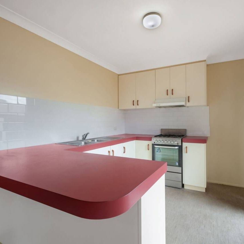 Spacious & Stylish Townhouse Living in Kearneys Spring! - Photo 1