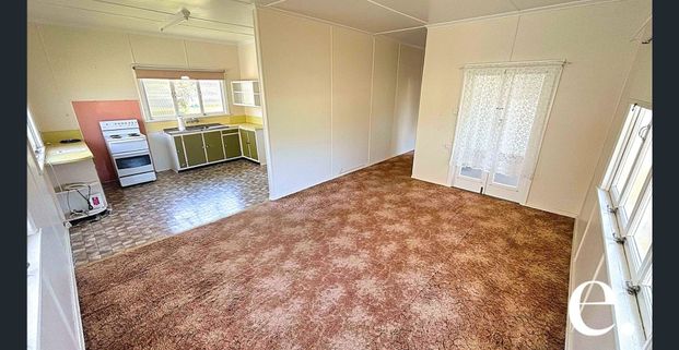 Charming Lowset Timber Home for Rent - new flooring throughout house to be installed - Photo 1