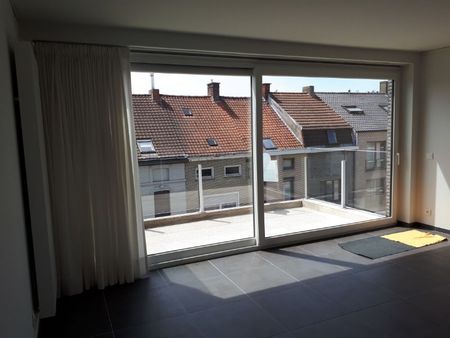 Roeselare centrum : Prachtig instapklaar nieuwbouwappartement voorzien van 2 slaapkamers en zuidgericht terras. (maximale bewoning 3 personen) - Photo 2