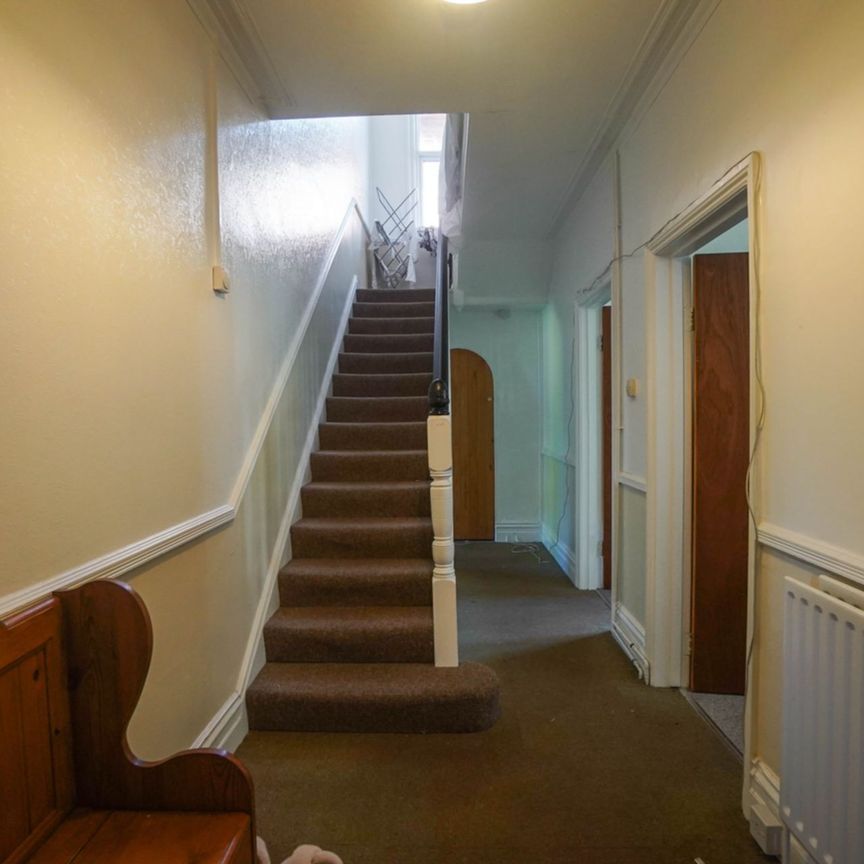 6 Bedroom House To Rent in Charminster - £3,300 pcm Tenancy Info - Photo 1