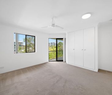 6/128 Central Avenue, Indooroopilly, Qld 4068 - Photo 4