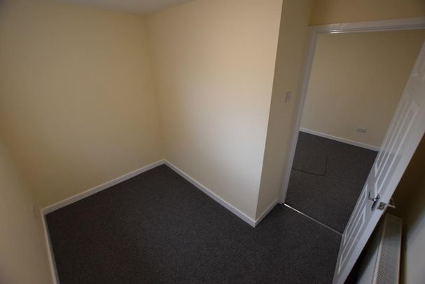 3 bedroom end of terrace house to rent - Photo 1