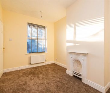 2 bed House - Mid Terrace To Let - Photo 1