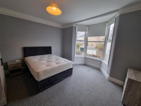 6 bedroom house to rent - Photo 2