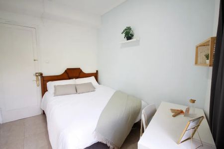 Carrer del Cinca, Barcelona, Catalonia 08030 - Photo 3