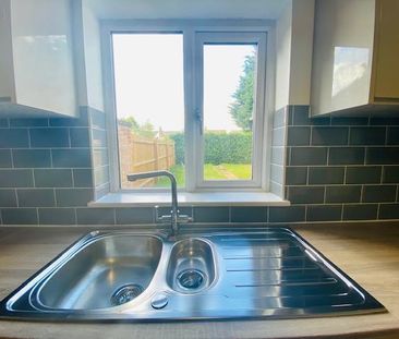 Little Close - Photo 3