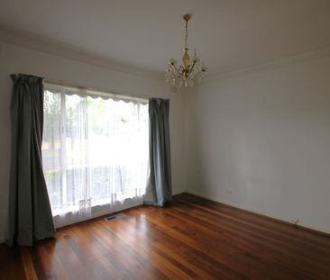 Spacious 3-Bedroom Home in Prime Keilor Park Location! - Photo 1