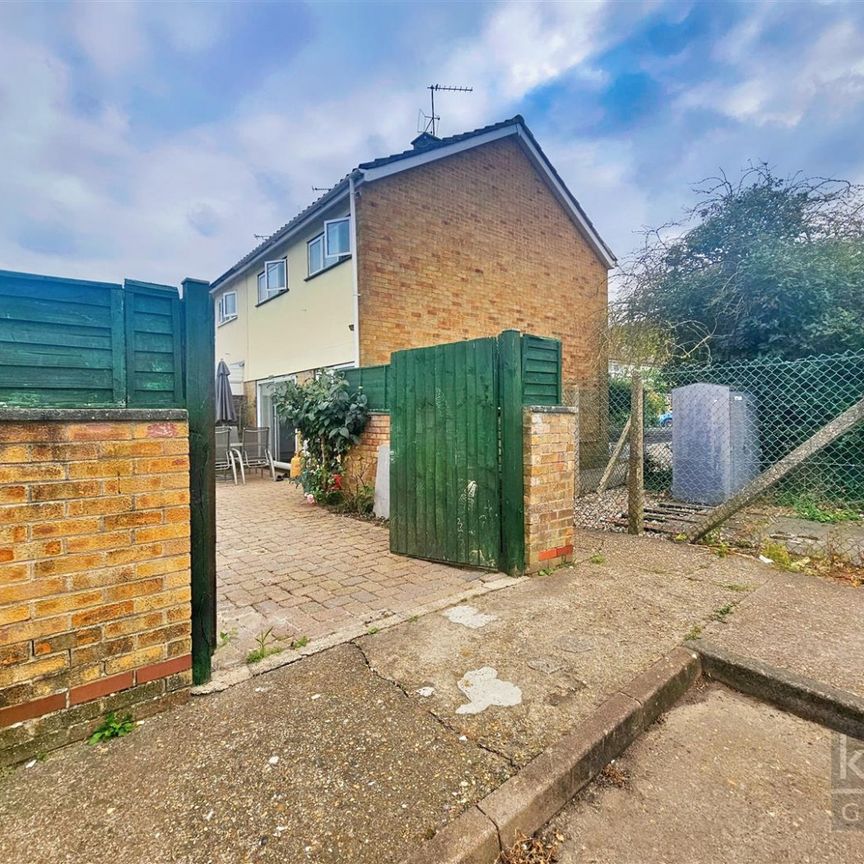 2 Bedroom House - End Terrace To Let - Photo 1